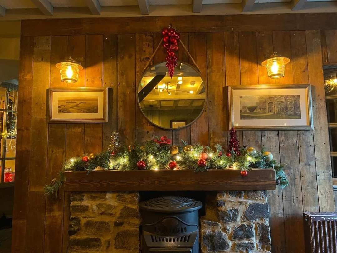The Liverpool Arms Hotel Beaumaris Bagian luar foto