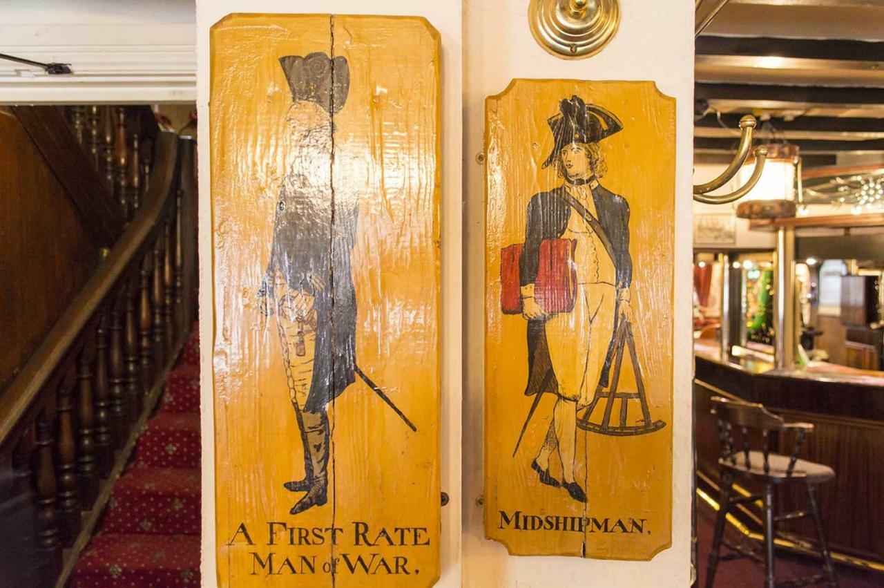 The Liverpool Arms Hotel Beaumaris Bagian luar foto