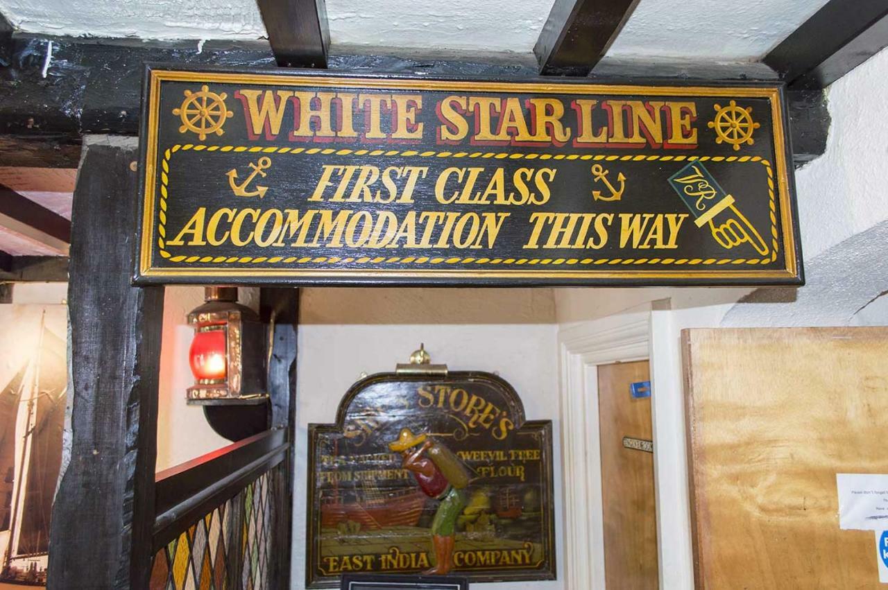 The Liverpool Arms Hotel Beaumaris Bagian luar foto